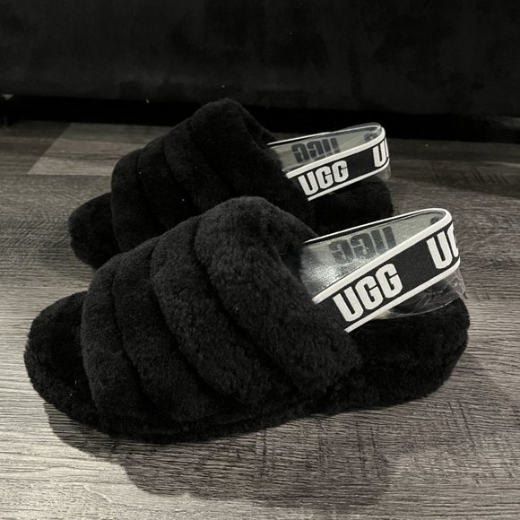 UGG Slippers - Picture 1 of 1
